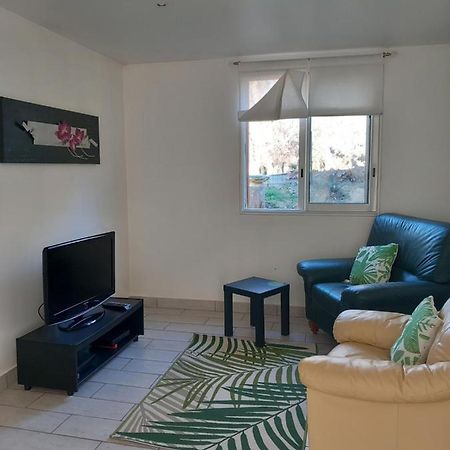 Petit Chalet En Bois Reynes Luaran gambar