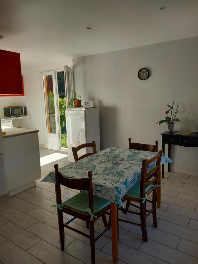 Petit Chalet En Bois Reynes Luaran gambar